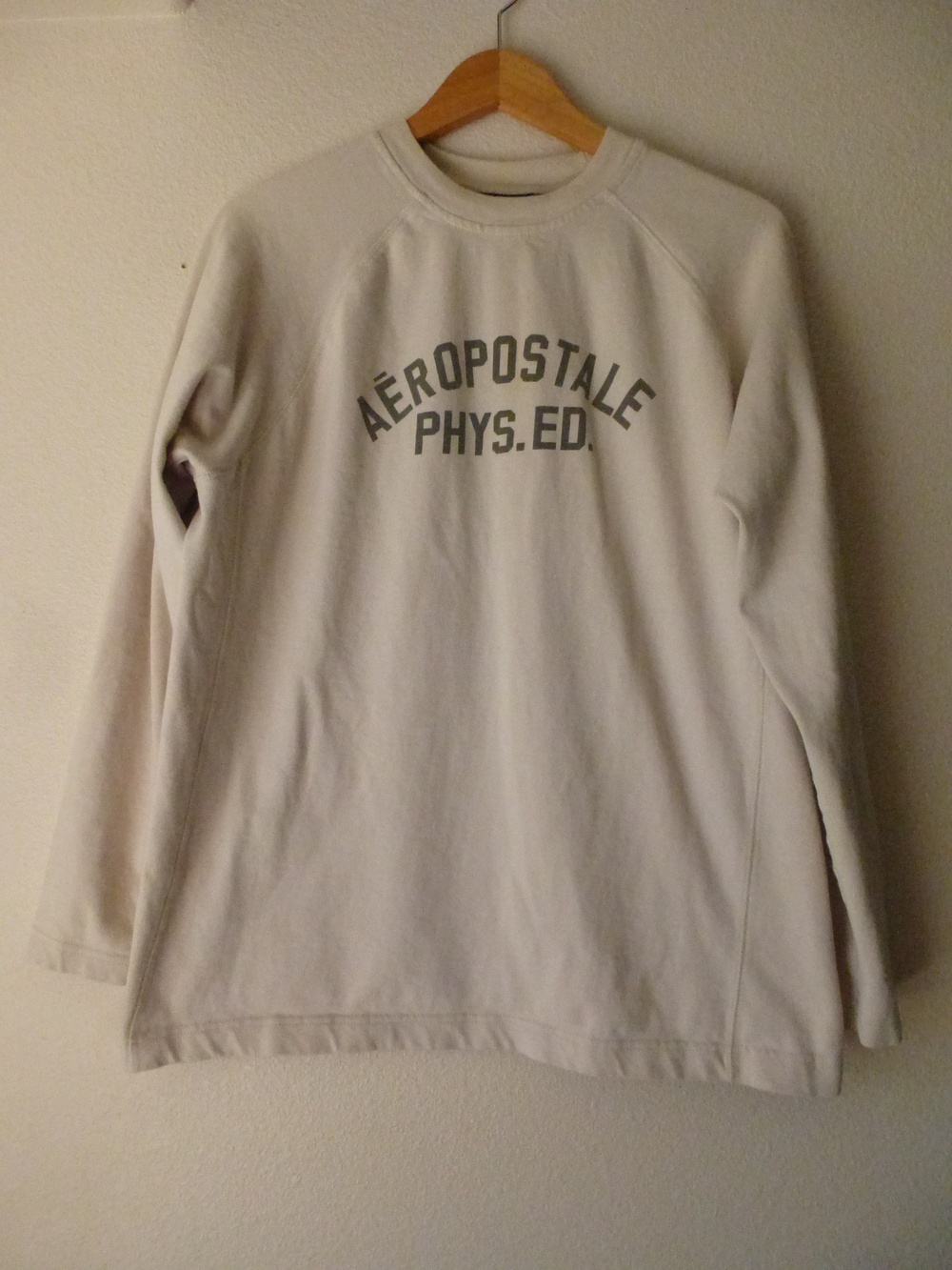 Aeropostale Shirt Mens Medium Phys Ed Pullover Crewneck Casual Ivory Raglan